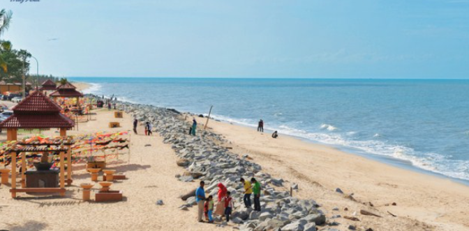 pantai cahaya bulan