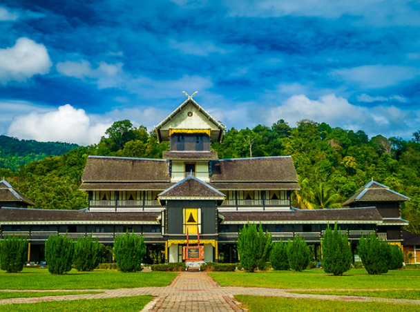 istana lama seri menanti